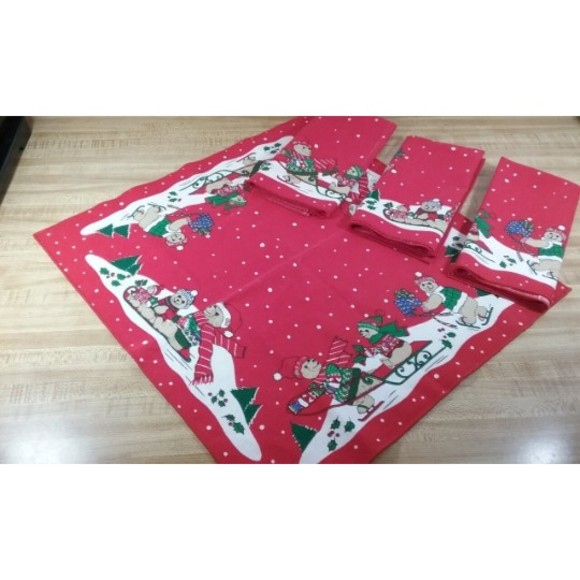 Vintage Set of 4 Christmas Napkins by Sunweave Linen Corporation - Picture 2 of 7